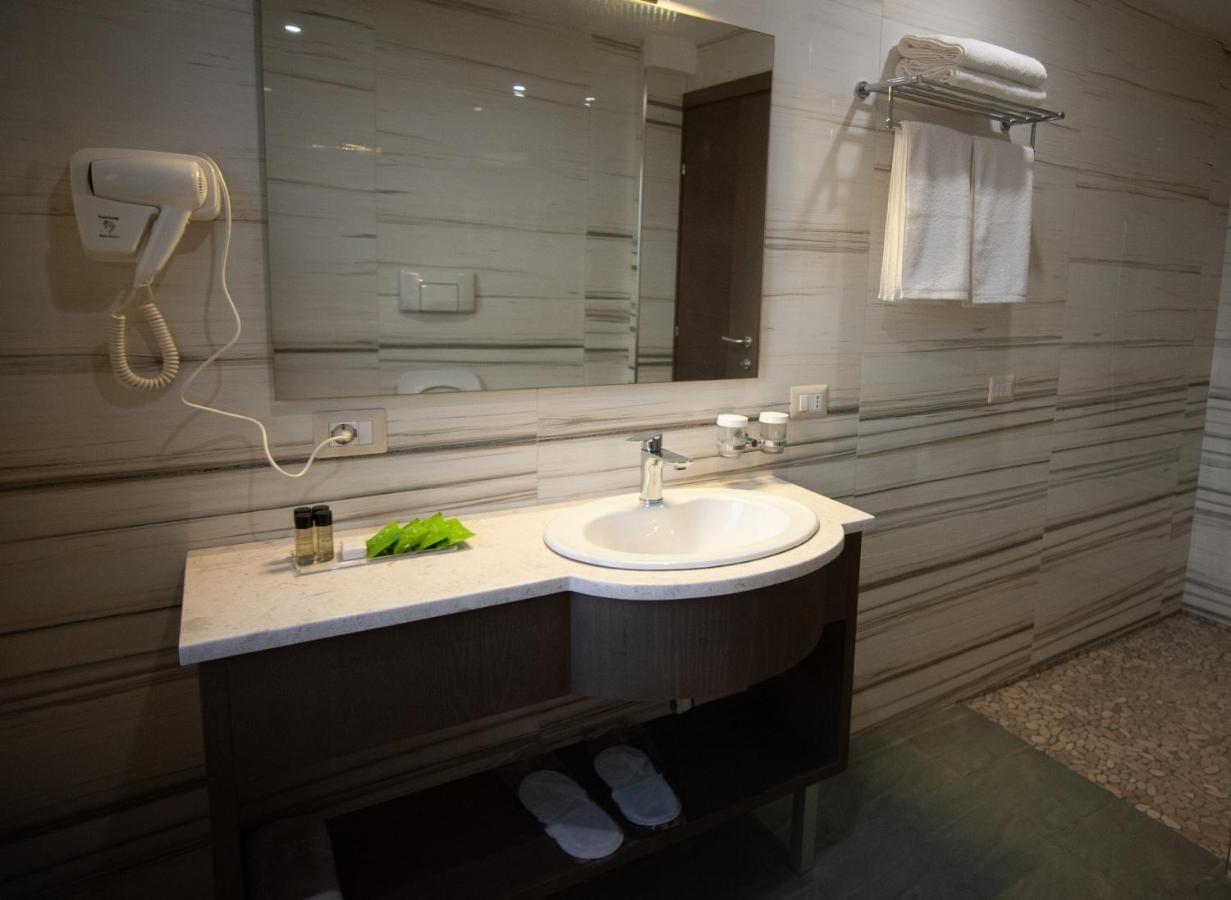 Agsel Hotel & Spa Тирана Екстериор снимка
